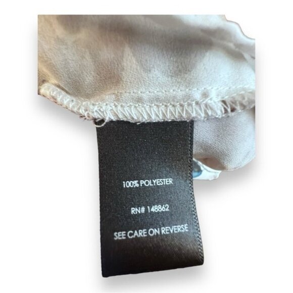 Women’s torrid 3 Cool Toned Floral White Georgette Pintuck Button-Front Blouse - Picture 14 of 16